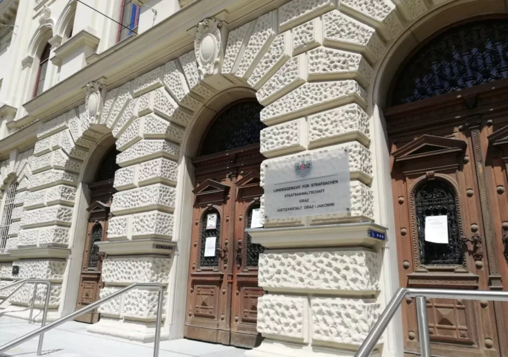 Symbolfoto zu einem Beitrag von 5min.at: Der Eingangsbereich des Landesgerichts Graz