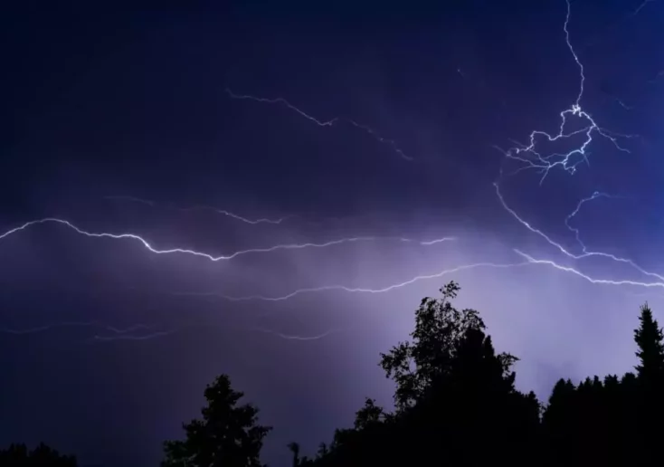 Symbolfoto zu einem Beitrag von 5min.at: Gewitter und Blitze in Rosegg
