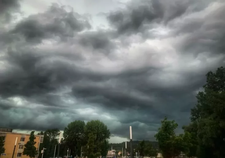 Symbolfoto zu einem Beitrag von 5min.at: Gewitterwolken in Kärnten