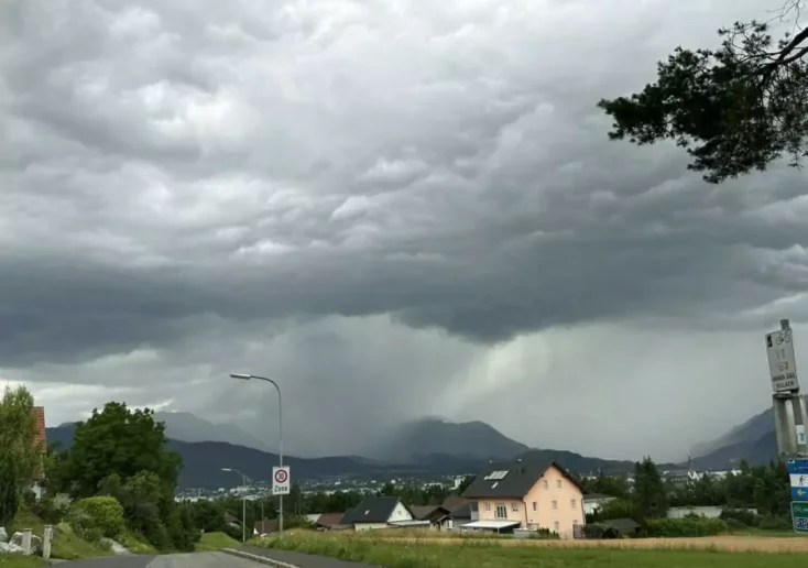 Symbolfoto zu einem Beitrag von 5min.at: Unwetterwolken über Villach