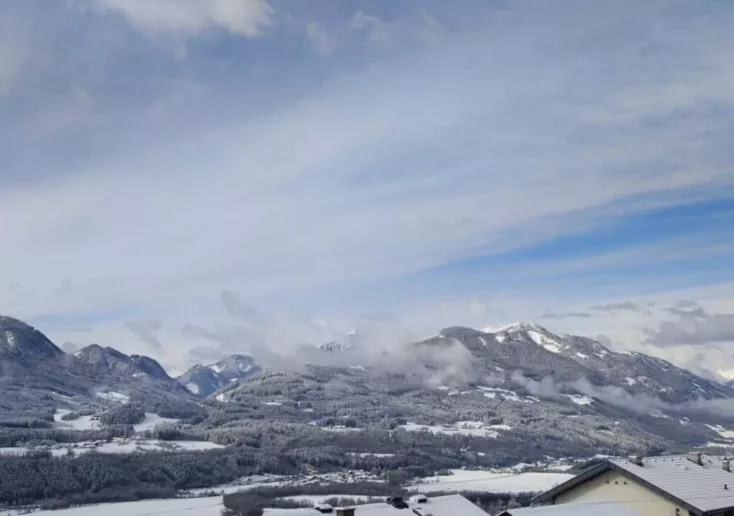 Symbolfoto zu einem Beitrag von 5min.at: Ausblick auf schneebedeckte Berglandschaft