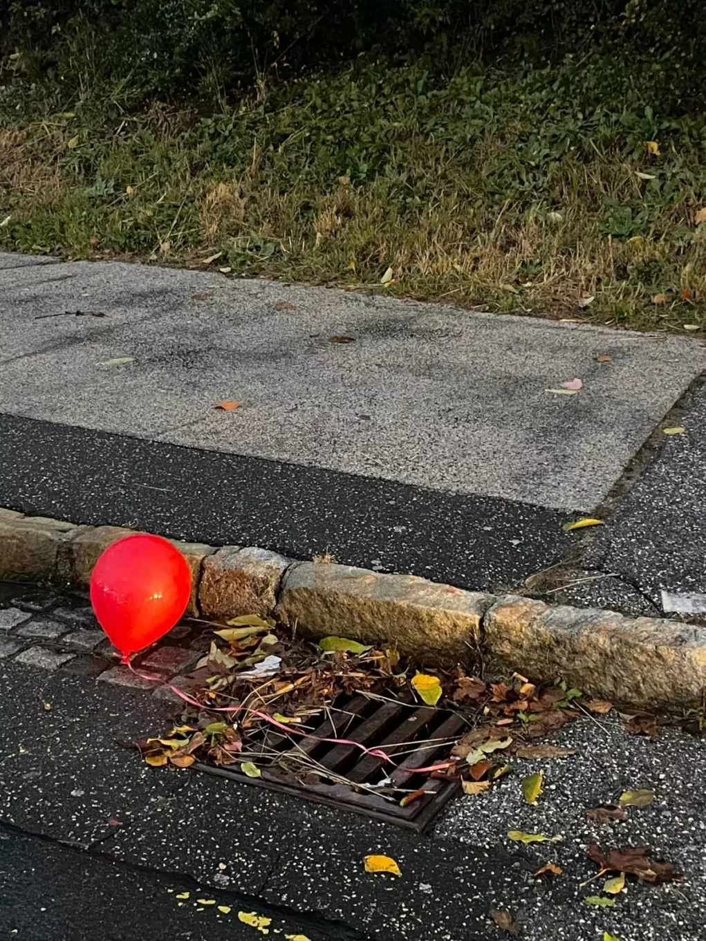 Halloween-Nacht beginnt: Wieder Es-Luftballone in Villach gesichtet