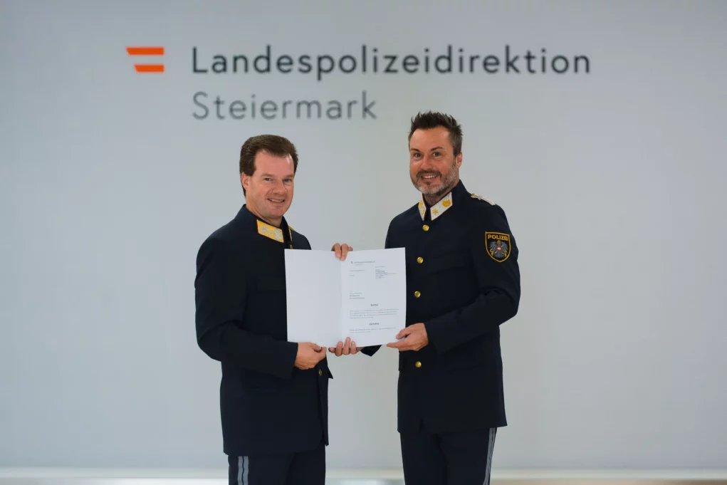 Foto in Beitrag von 5min.at: Zu sehen ist Kontrollinspektor Johannes Liendl-Kröll, Inspektionskommandant der Polizeiinspektion Riegersburg.