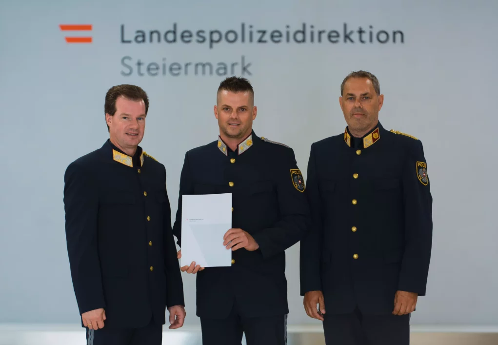 Foto in Beitrag von 5min.at: Zu sehen ist Kontrollinspektor Nikolaus Tanner, Inspektionskommandant der Polizeiinspektion Feldkirchen bei Graz.