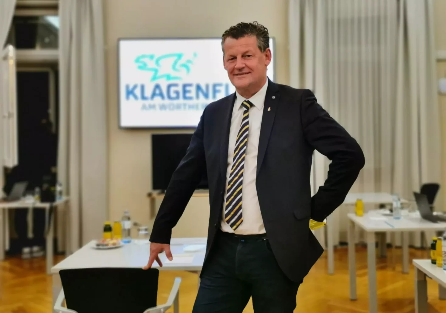 Foto auf 5min.at zeigt Klagenfurts Bürgermeister Christian Scheider.