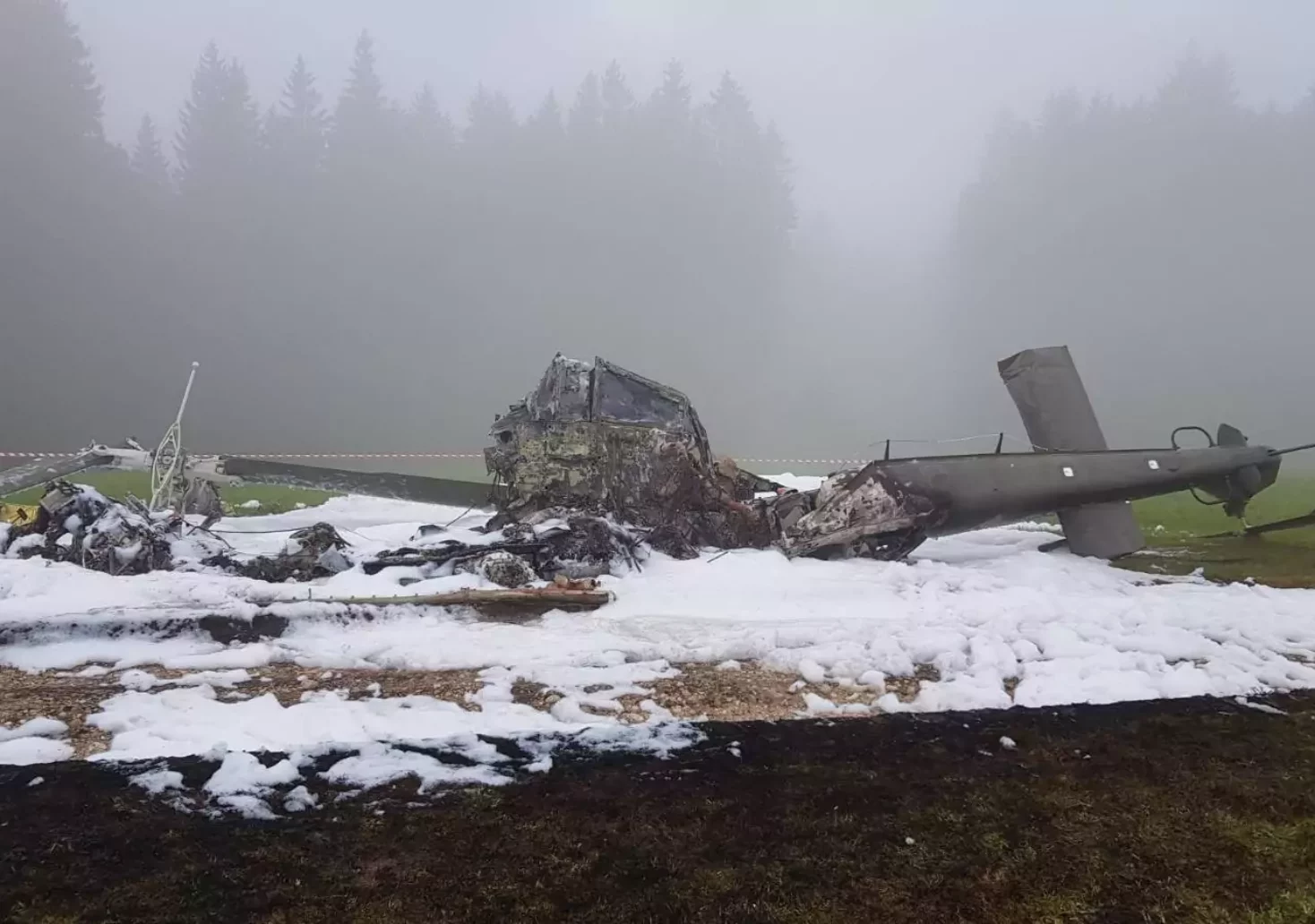 Bild auf 5min.at zeigt einen abgestürzten Bundesheer-Hubschrauber.