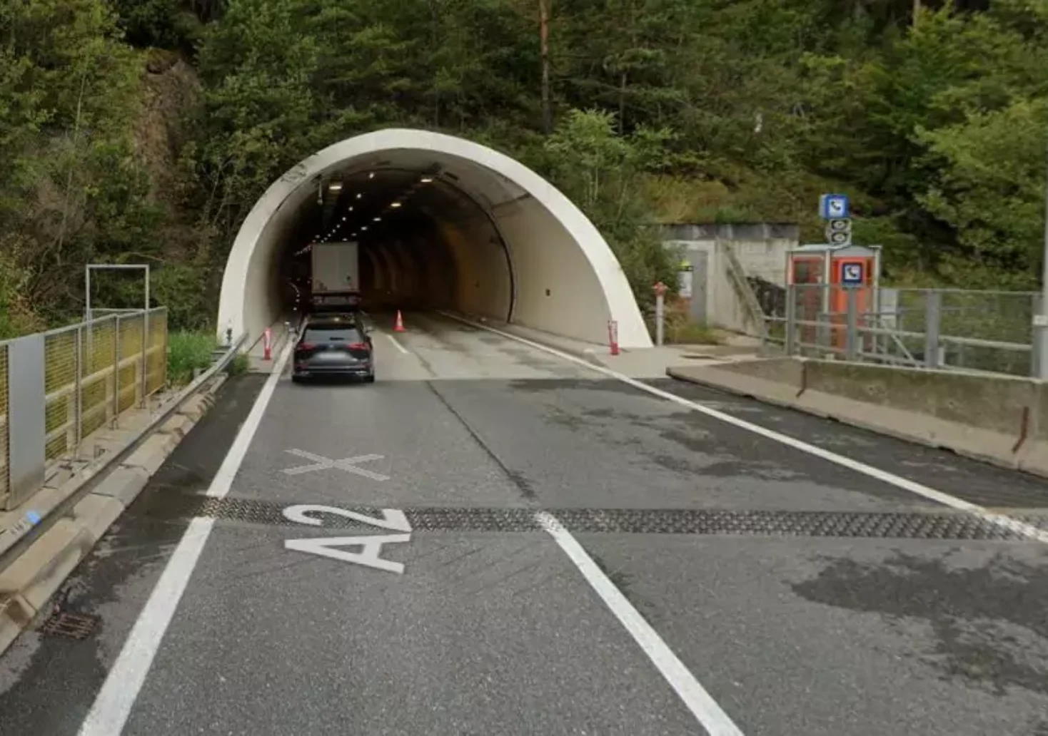 Foto in Beitrag von 5min.at: Zu sehen ist der Donnersberg Tunnel in Fahrtrichtung Graz auf der A2 Süd Autobahn in Kärnten.