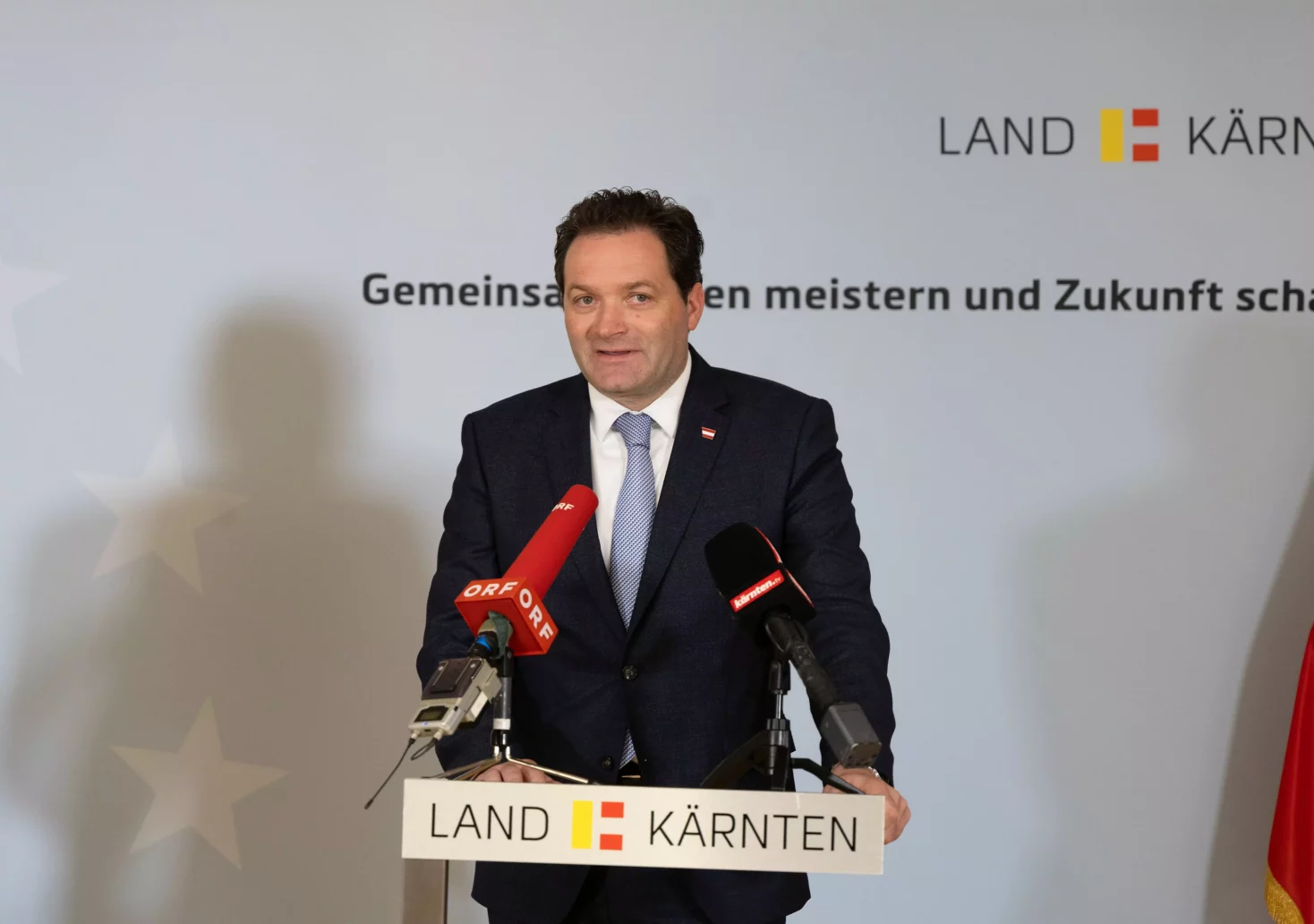 Ein Bild auf 5min.at zeigt Landwirtschaftsminister Norbert Totschnig bei der Pressekonferenz.