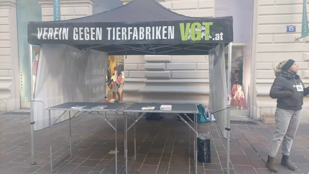 Bild auf 5min.at zeigt ein Zelt des Vereins "VGT" im Zuge einer Protestaktion.