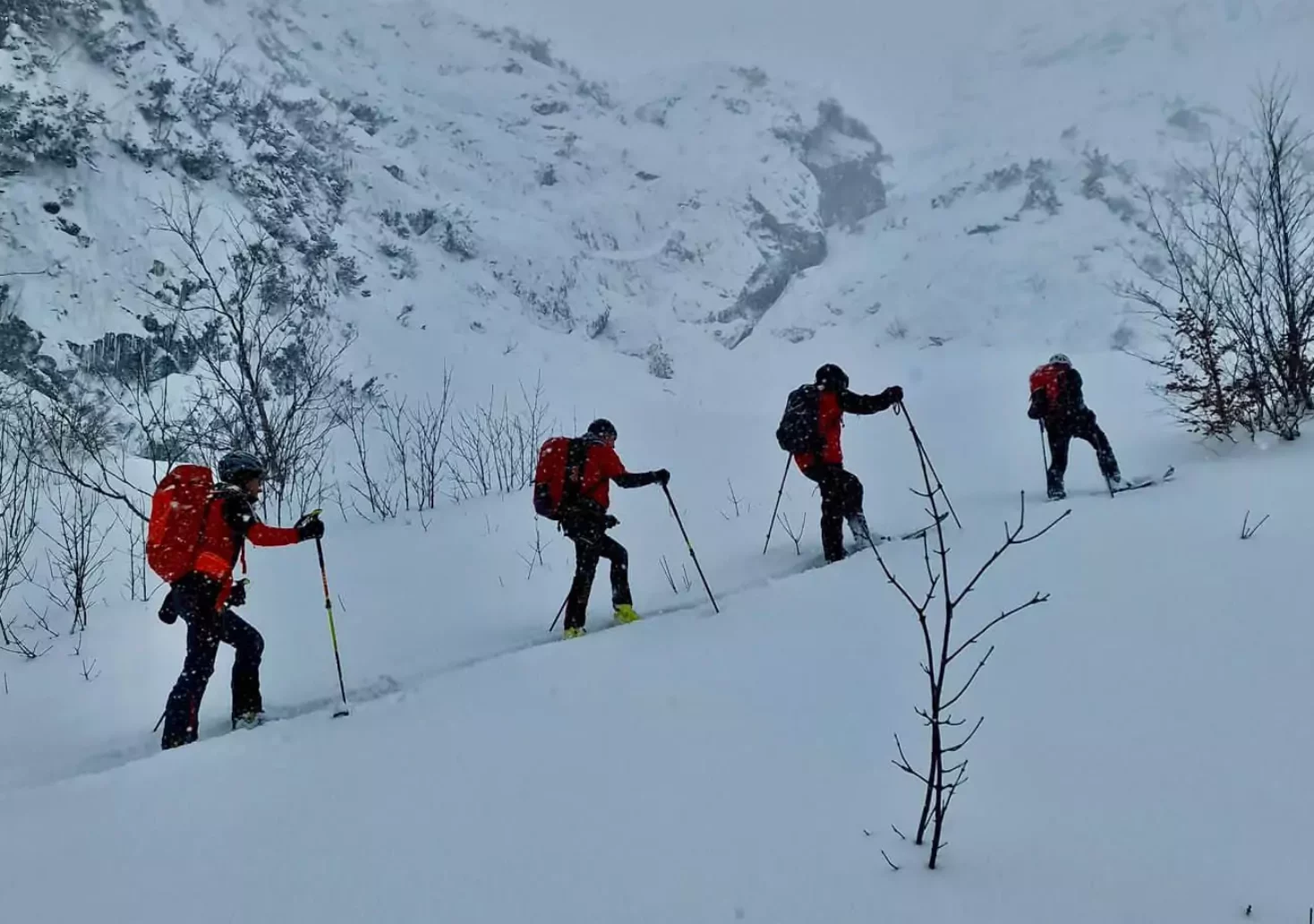 Die Bergrettung Stainach sucht nach einem vermissten Alpinisten.
