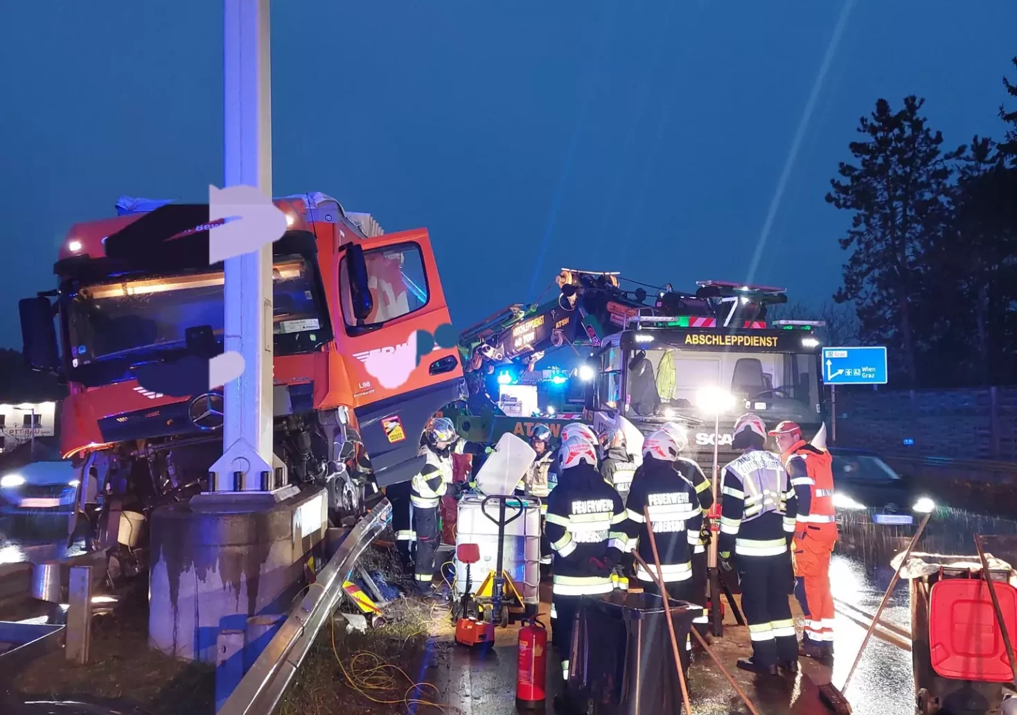 Bild auf 5min.at zeigt einen Verkehrsunfall im steirischen Gleisdorf.