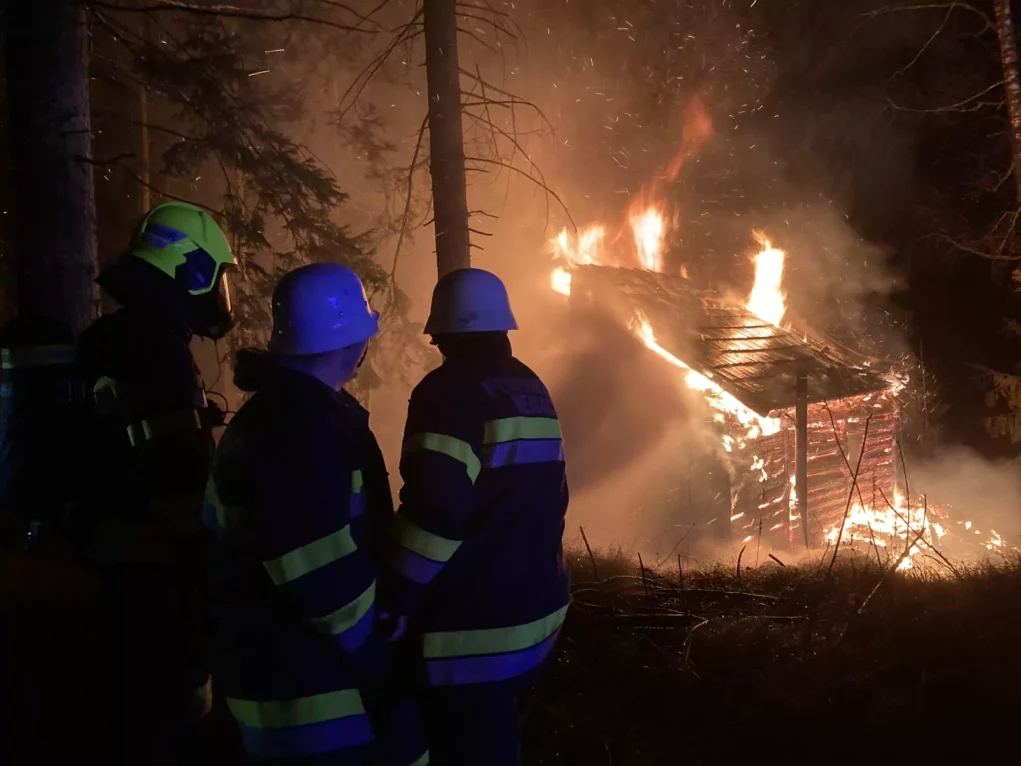 Feuerwehr-Großaufgebot bei Gebäudebrand beim Reißkofel