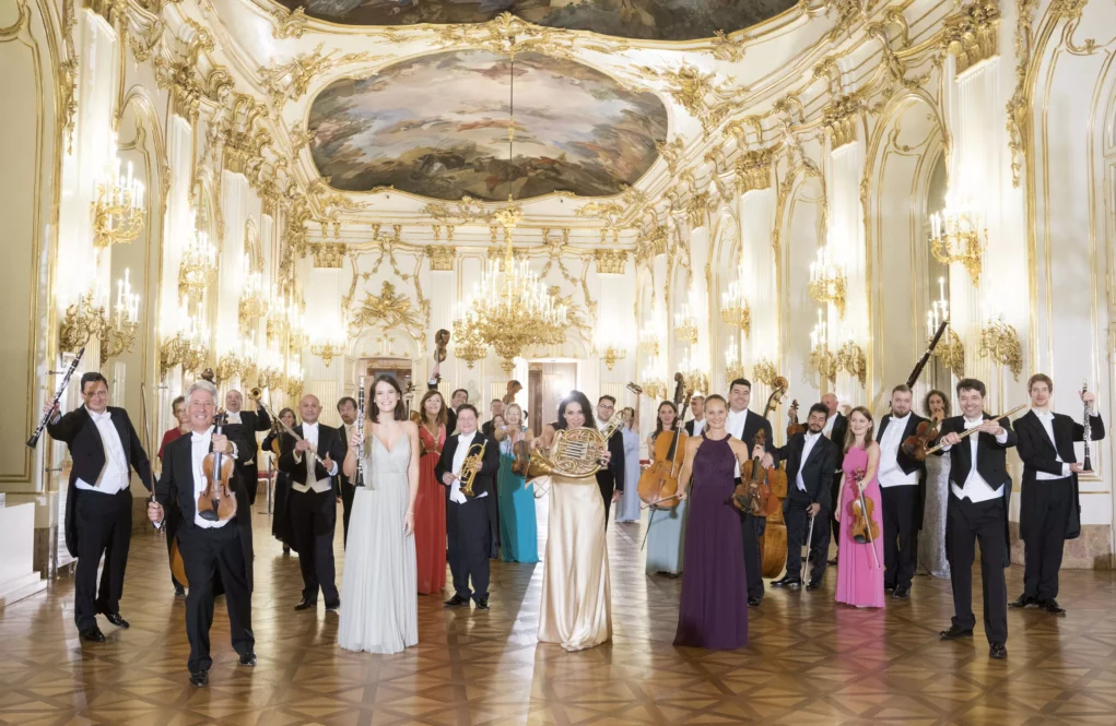 Foto auf 5min.at zeigt das “Schloss Schönbrunn Orchester” ist für ein Adventkonzert im Landhaus Bierfriedl in Pruggern zu Gast.