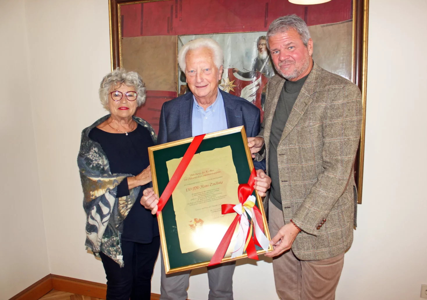 Das Bild auf 5min.at zeigt: Hans Zmölnig mit seiner Frau Irene und Bürgermeister Gerhard Köfer