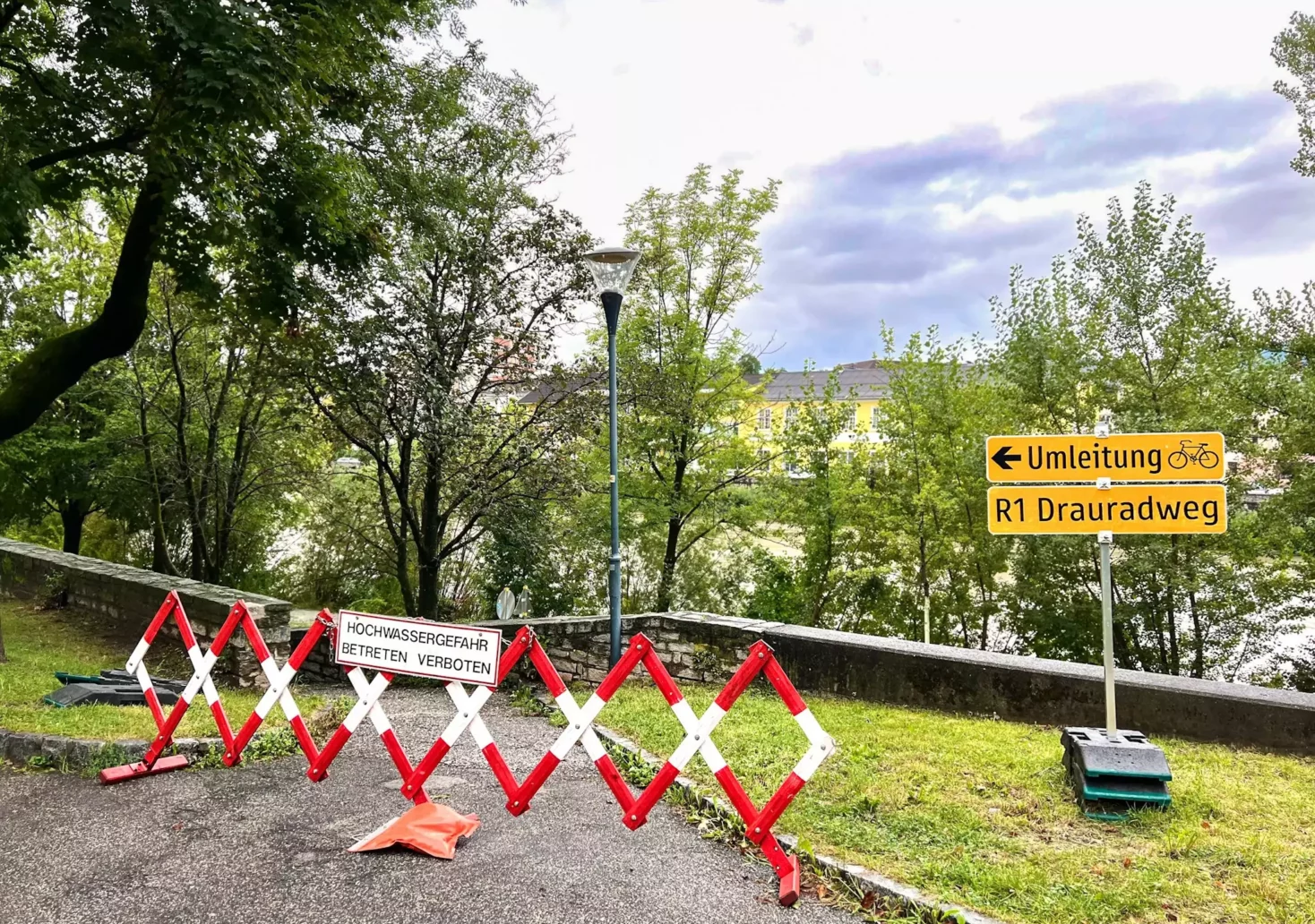 Starkregen erwartet: Stadt Villach sperrt Draubermen und Gailradweg