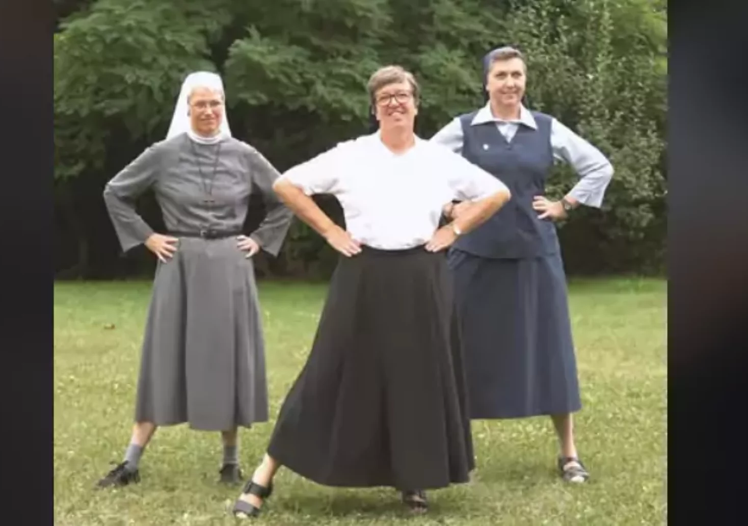 Bild auf 5min.at zeigt drei tanzende Ordensschwestern.