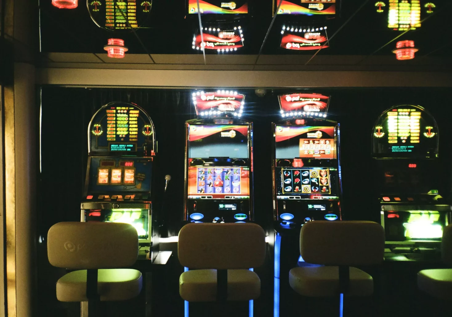 Symbolfoto auf 5min.at zeigt Glücksspielautomaten.