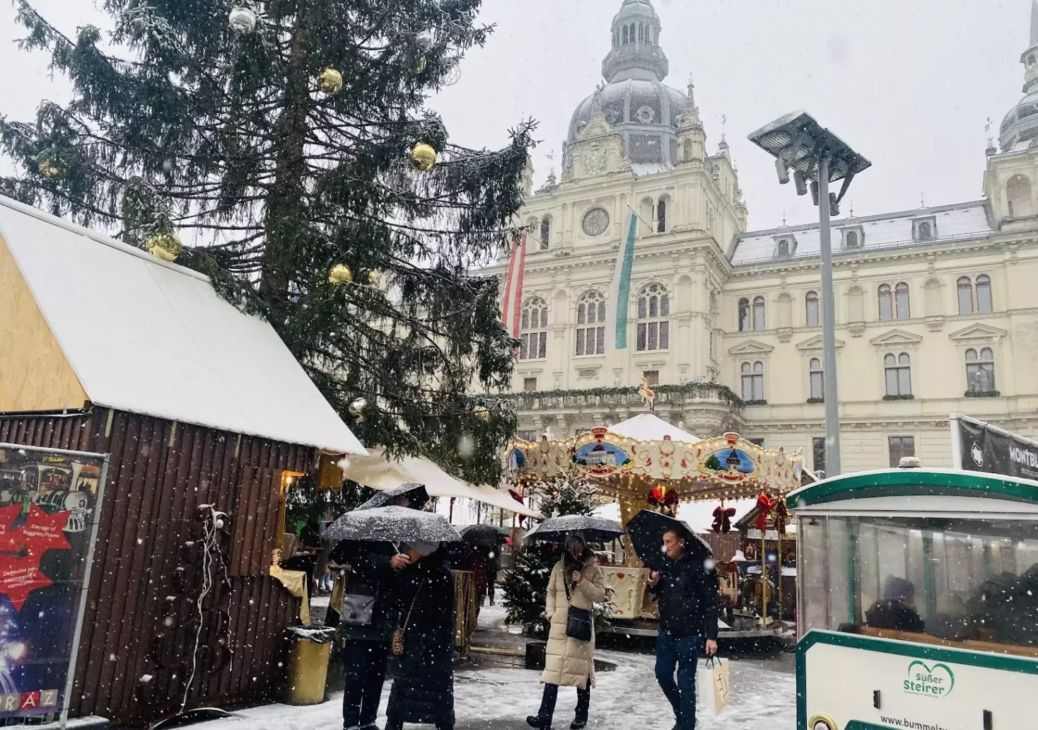 Foto auf 5min.at zeigt den Adventmarkt in Graz.