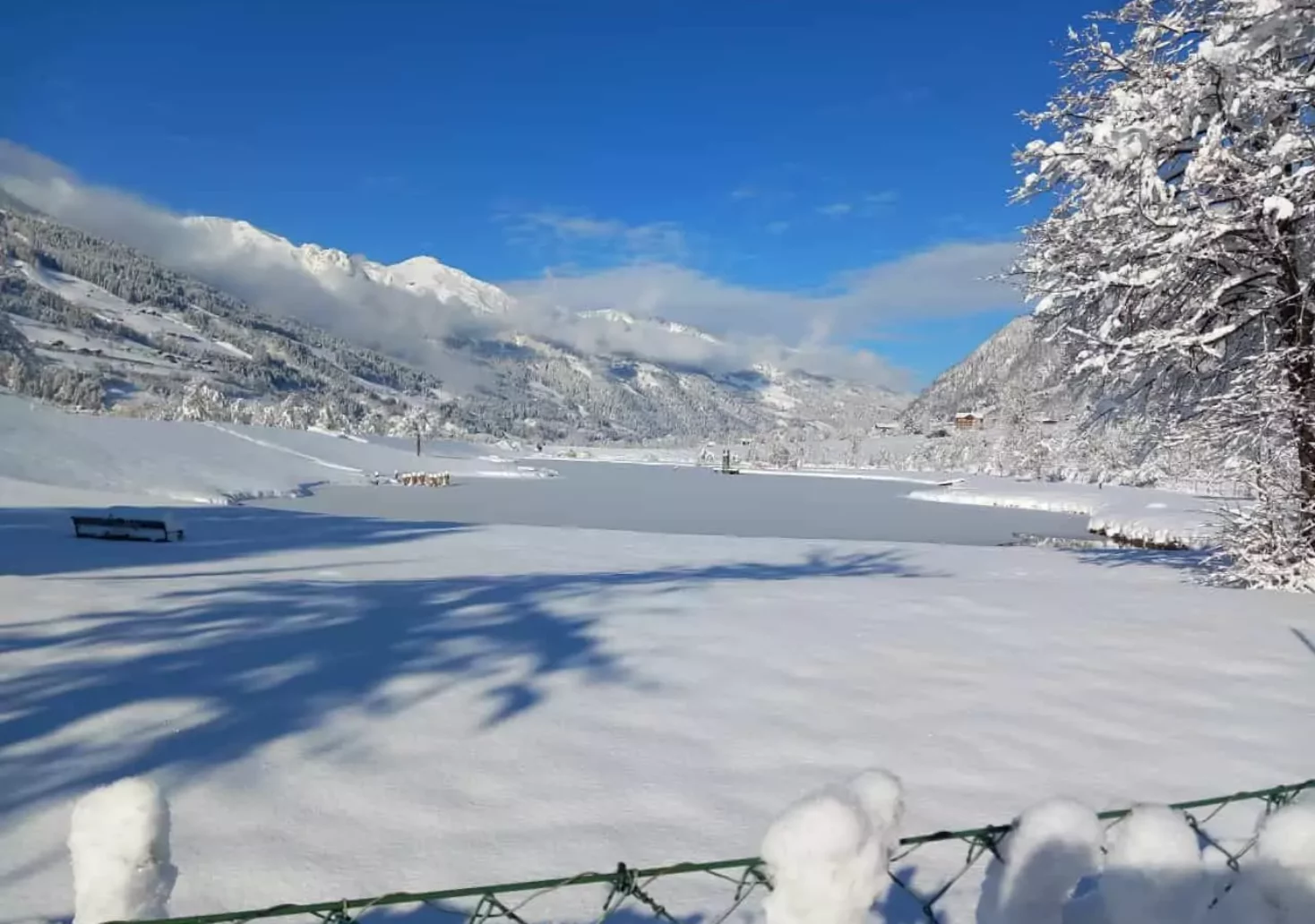 Photo from 5min.at shows the snowy landscape in Bad Gastein, Salzburg.