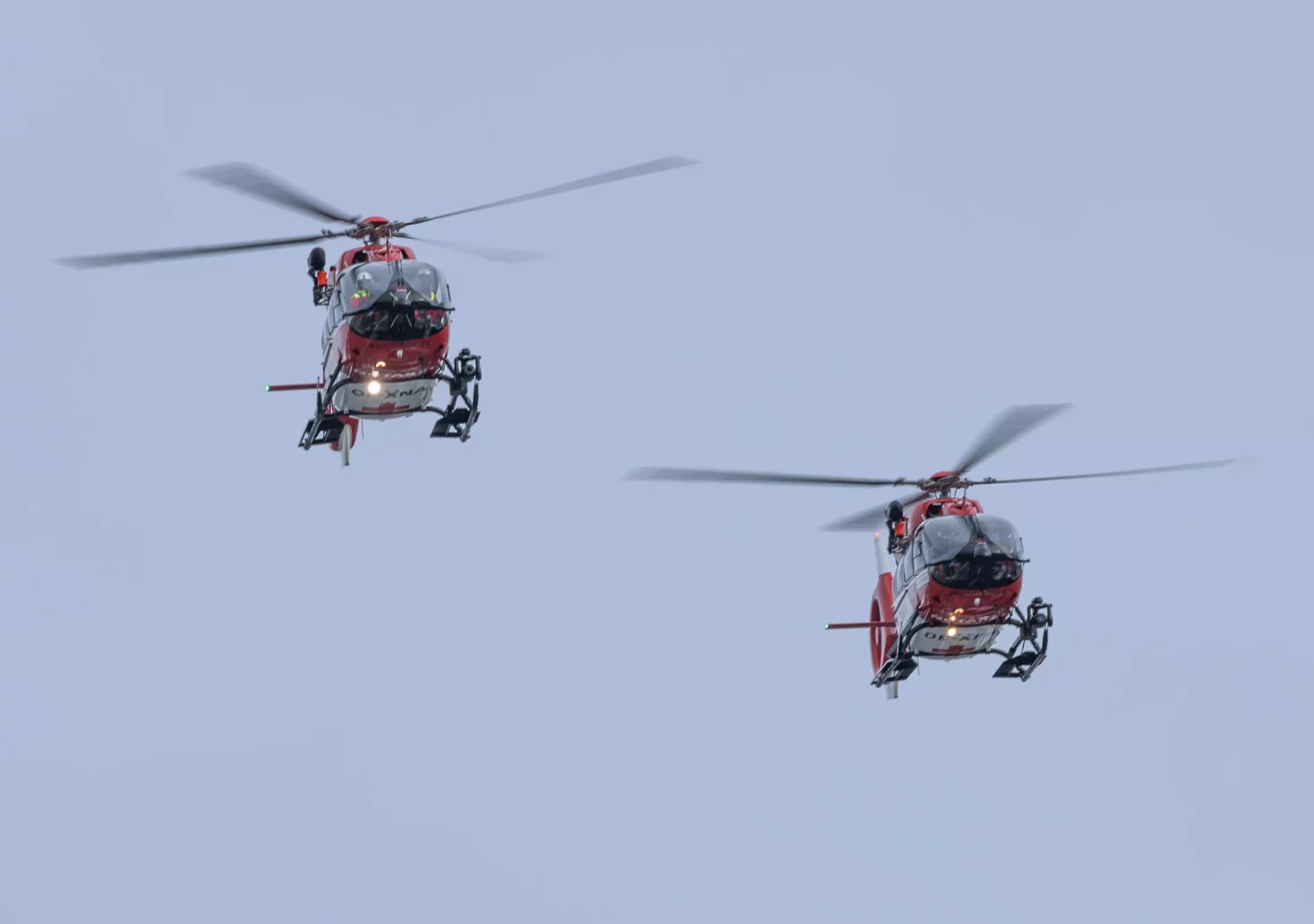 Bild auf 5min.at zeigt zwei Hubschrauber in der Luft.