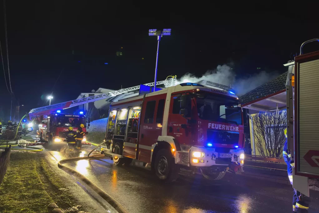 Flammen-Inferno bei Einfamilienhaus: 78 Florianis kämpften gegen das Feuer