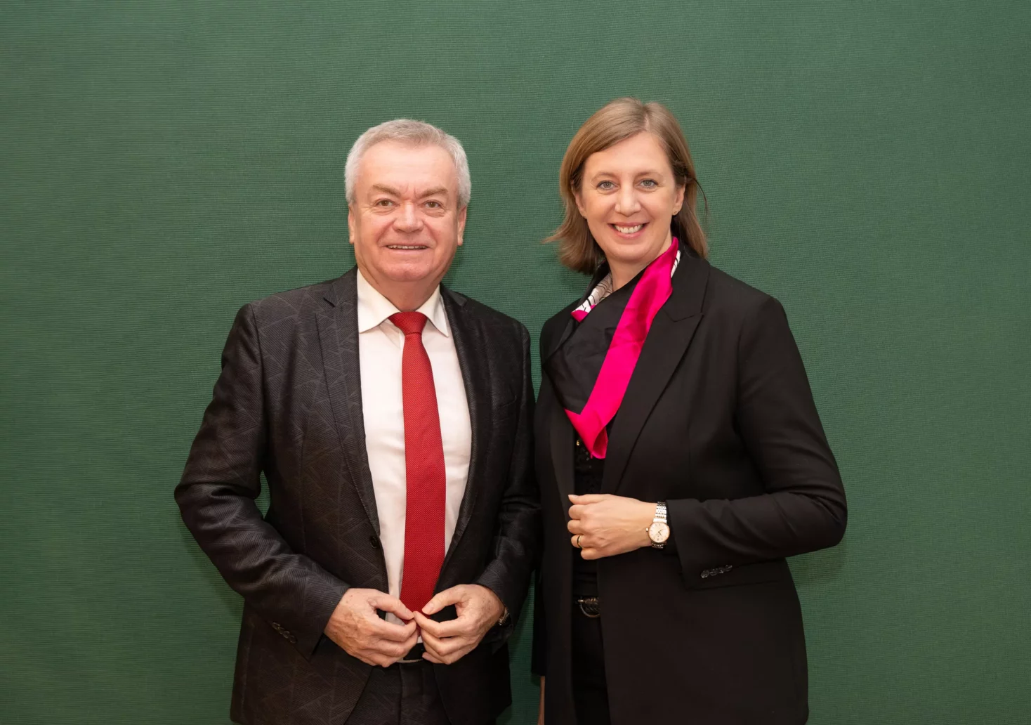 Bild auf 5min.at zeigt zwei steirische Politiker.