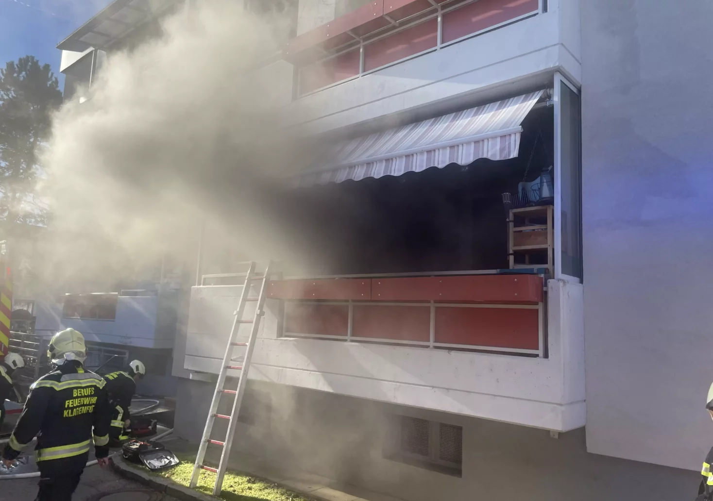 Feuer in Wohnung ausgebrochen: „Dachten zuerst, es brennt nicht“
