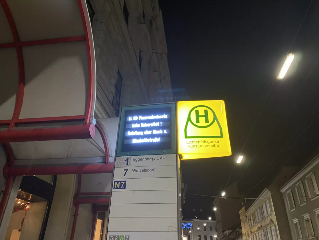 Nahe der Uni Graz: Feuerwehr im Einsatz, Bus wird umgeleitet