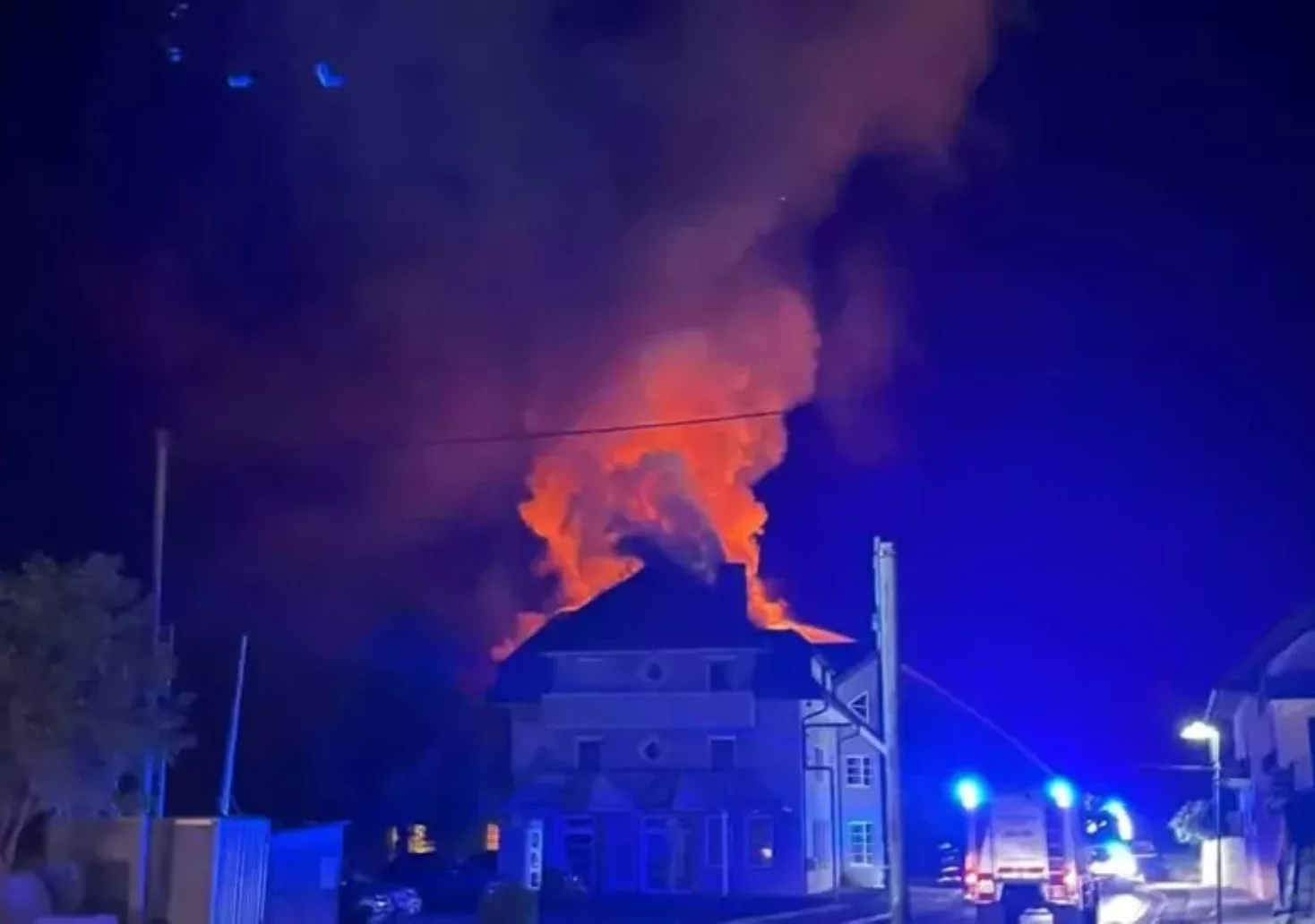 Bild auf 5min.at: Das Foto zeigt einen Brand in Bad Bleiberg bei Villach.