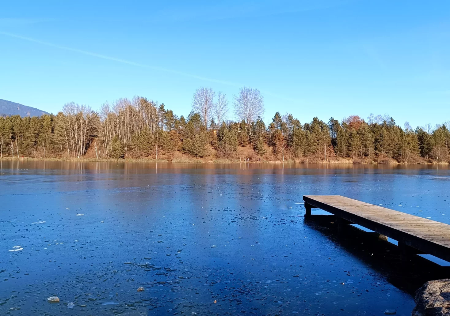 Bild auf 5min.at zeigt den leicht zugefrorenen Silbersee.