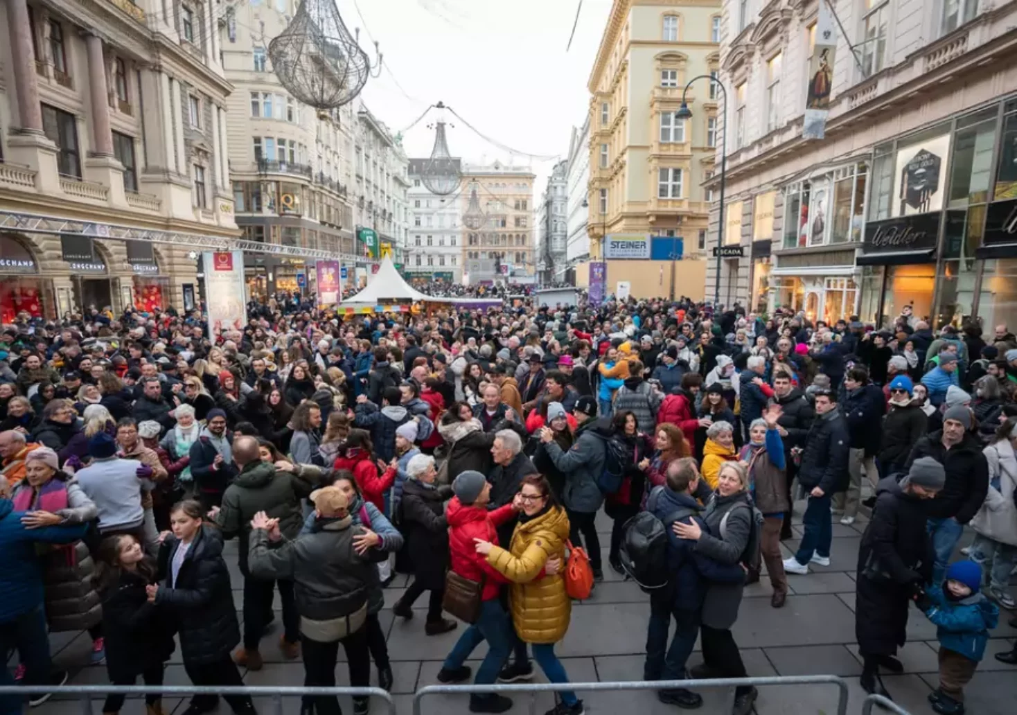 Schon 330.000 Besucher beim Silvesterpfad in Wien