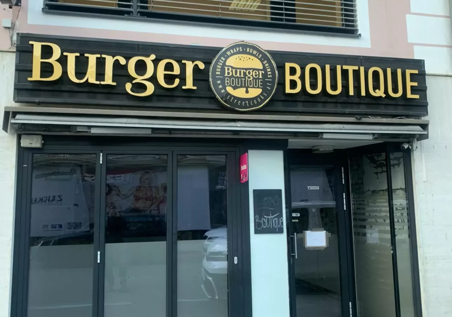 Ein Bild auf 5min.at zeigt die geschlossene Burger Boutique Filiale in der Lidmanskygasse in Klagenfurt.