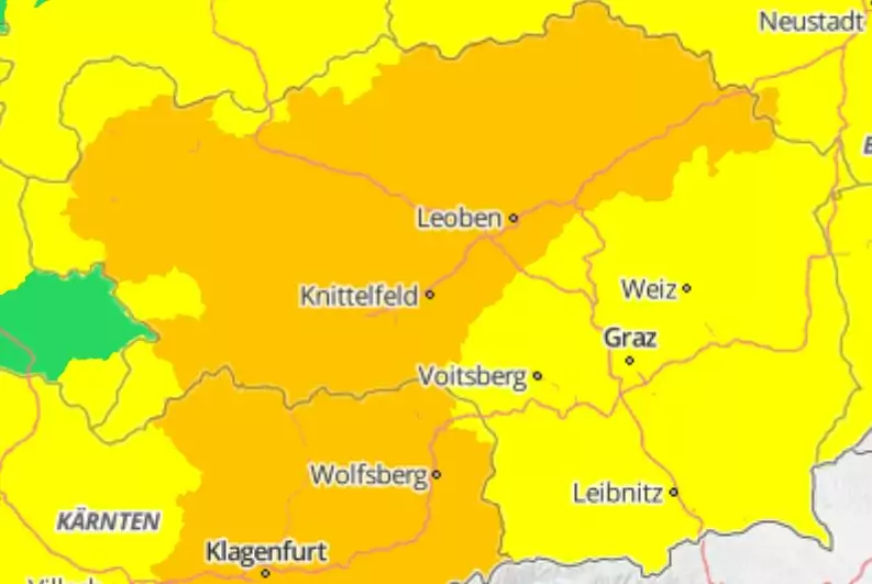 Foto in Beitrag von 5min.at: Zu sehen ist die GeoSphere Austria Warnkarte, in großen Teilen der Steiermark ist eine orange Glatteiswarnung ausgegeben.
