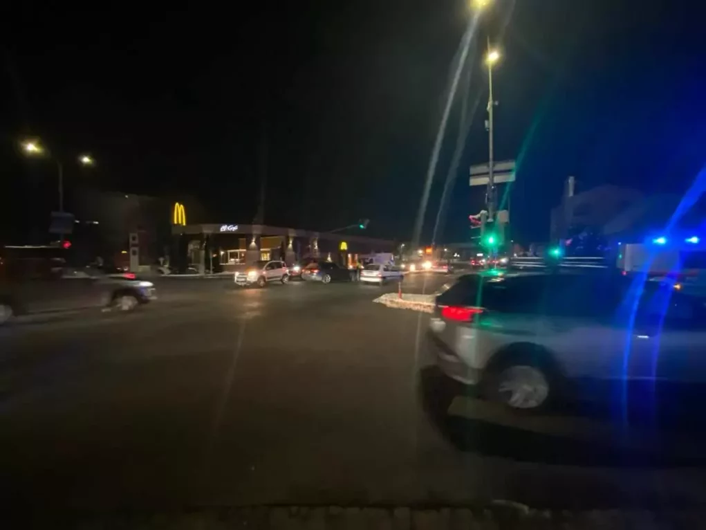 Ein Bild auf 5min.at zeigt den Verkehrsunfall auf der Kreuzung Rosentaler Straße und Südring.