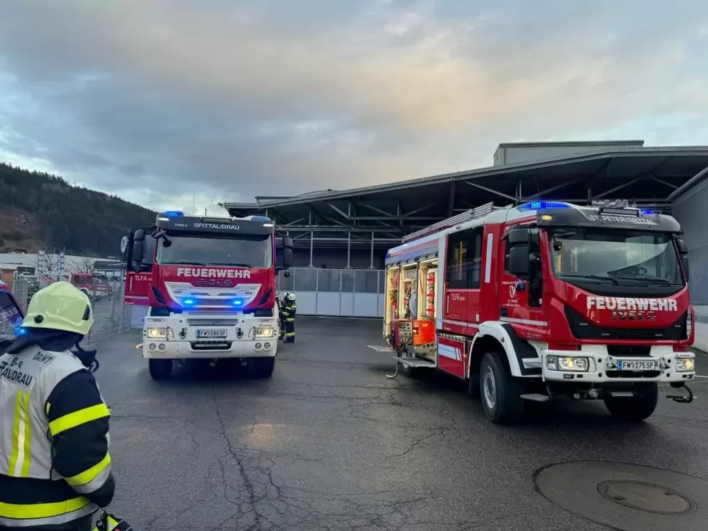 Brandalarm bei Kärntnermilch: Zahlreiche Feuerwehren im Einsatz