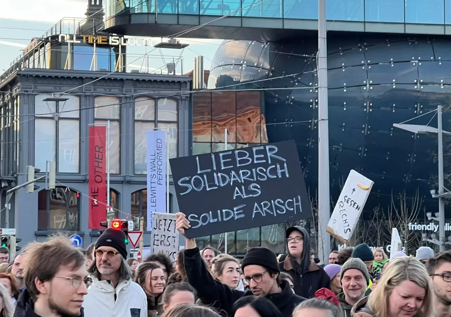 „Dinos würden Nazis fressen“:  So verlief die heutige Demo in Graz