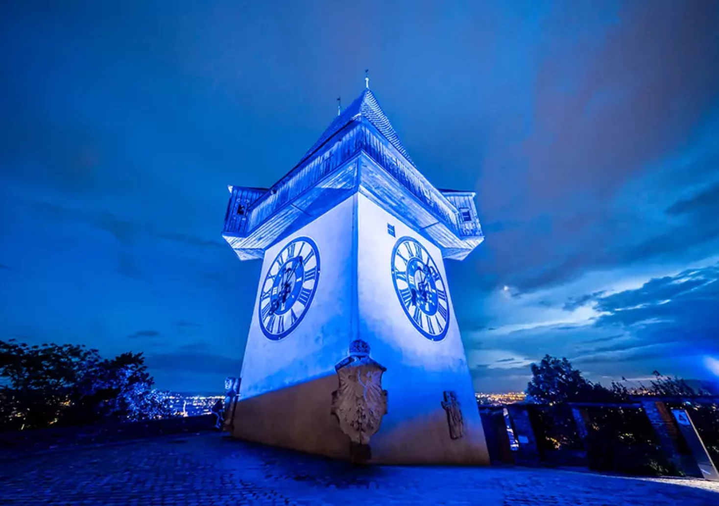 Weltweite Aktion: Deshalb leuchtet der Grazer Uhrturm heute blau