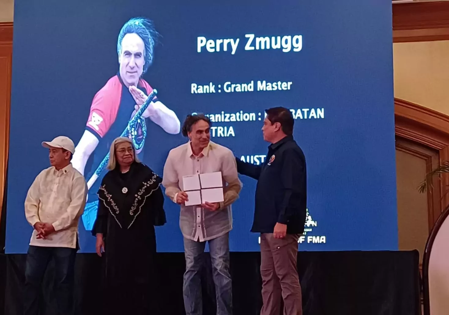Grazer Kampfkunstmeister Perry Zmugg als Hero of FMA ausgezeichnet