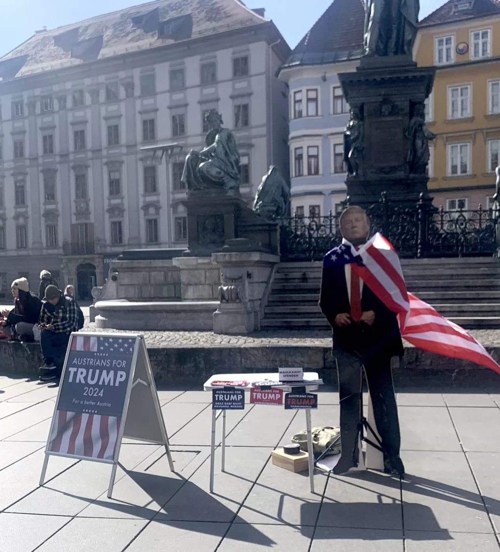 Donald Trump Figur am Grazer Hauptplatz sorgt für Aufsehen
