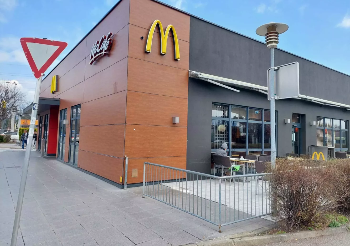 Foto in Beitrag von 5min.at: Zu sehen ist der McDonalds beim Shopping Nord in der Wiener Straße im Norden von Graz.