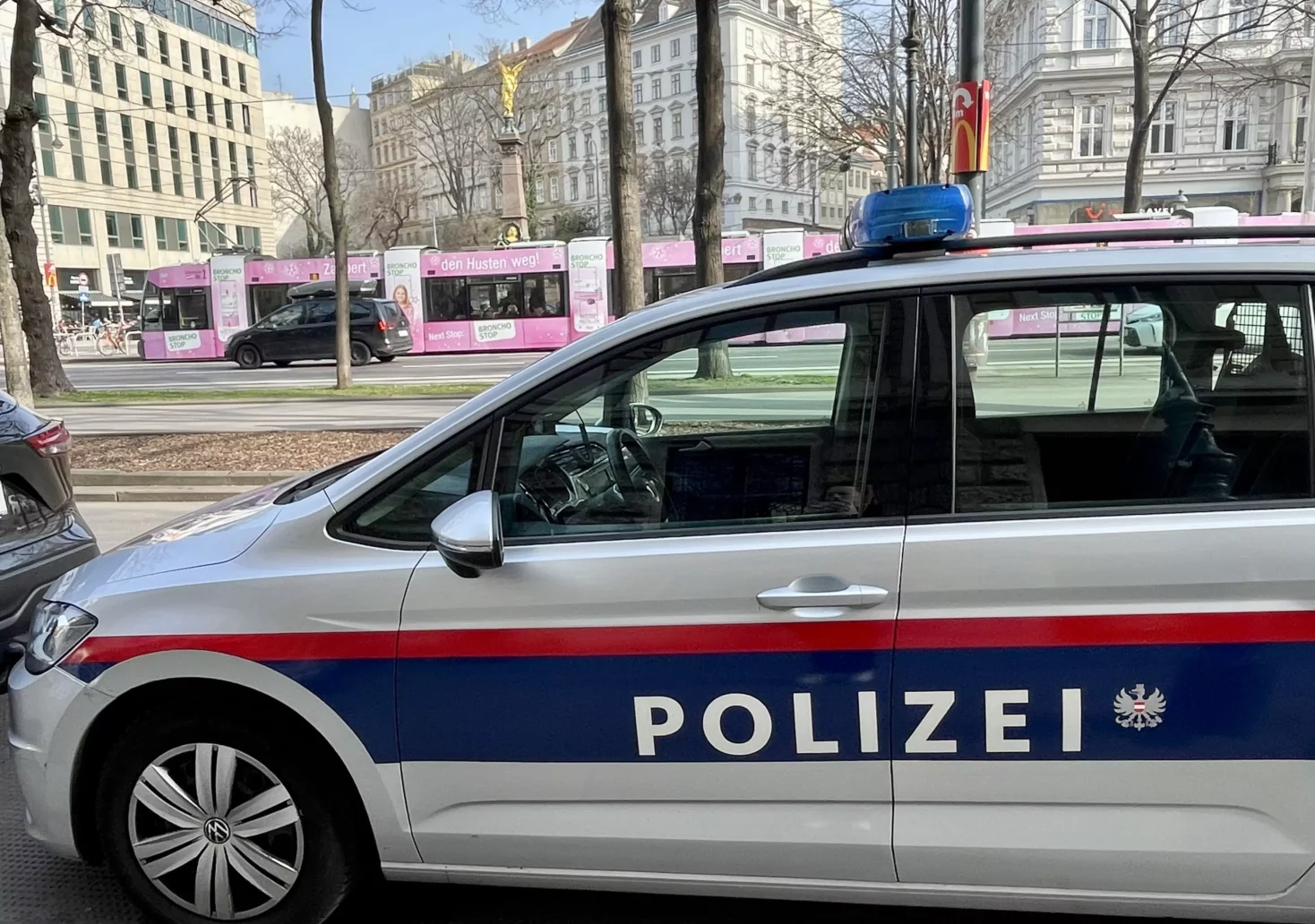 Bild auf 5min.at zeigt ein Polizeiauto in Wien.