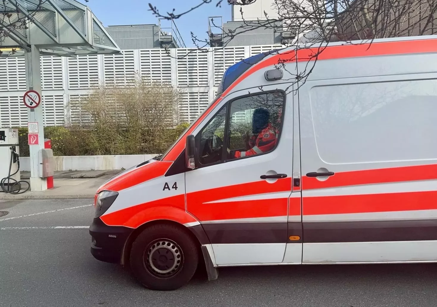 Bild auf 5min.at zeigt ein Rettungsauto in Wien