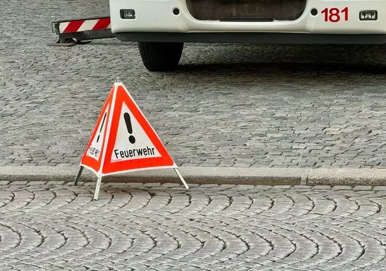 Frontalkollision in Schwarzenberg: Auto landete im Straßengraben