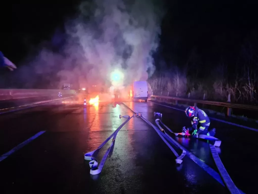 Feuerball auf der A2: Transporter brannte plötzlich lichterloh