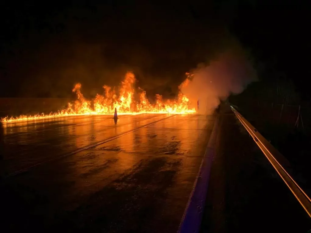 Feuerball auf der A2: Transporter brannte plötzlich lichterloh