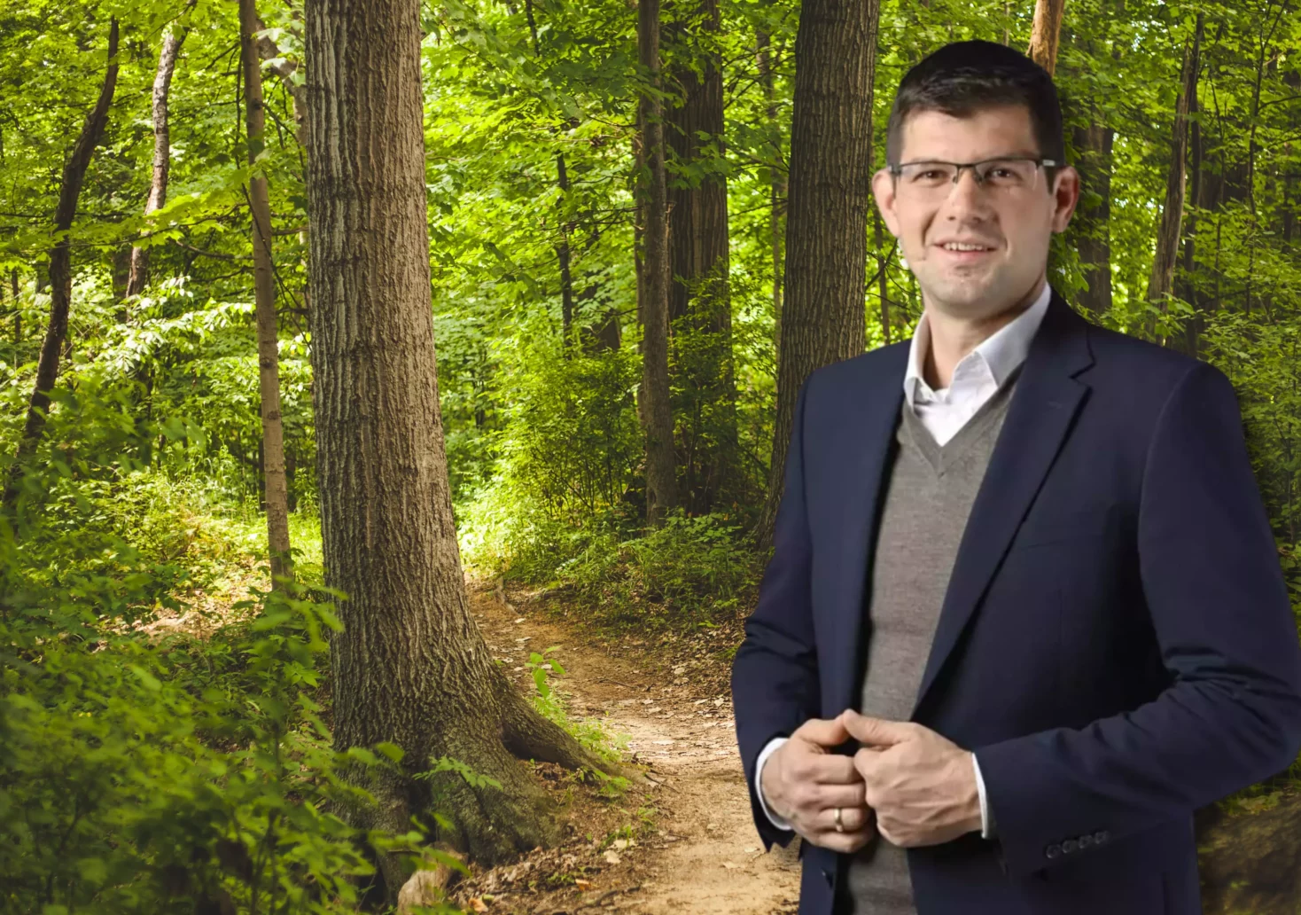 Eine Bildmontage auf 5min.at zeigt Landeshauptmann-Stellvertreter Martin Gruber in einem Waldstück.