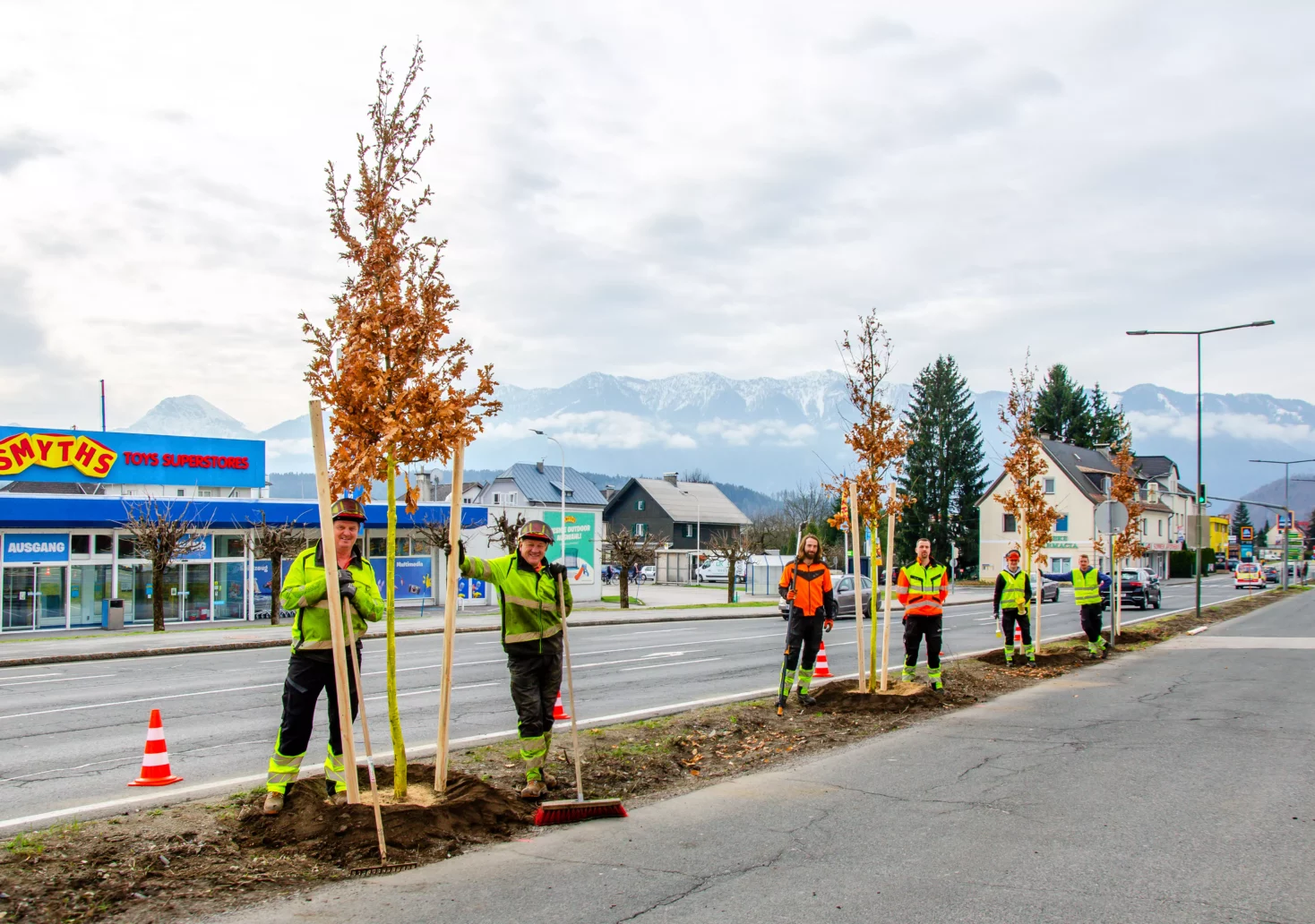 Astreine Arbeit: Villach bekommt 95 neue Bäume