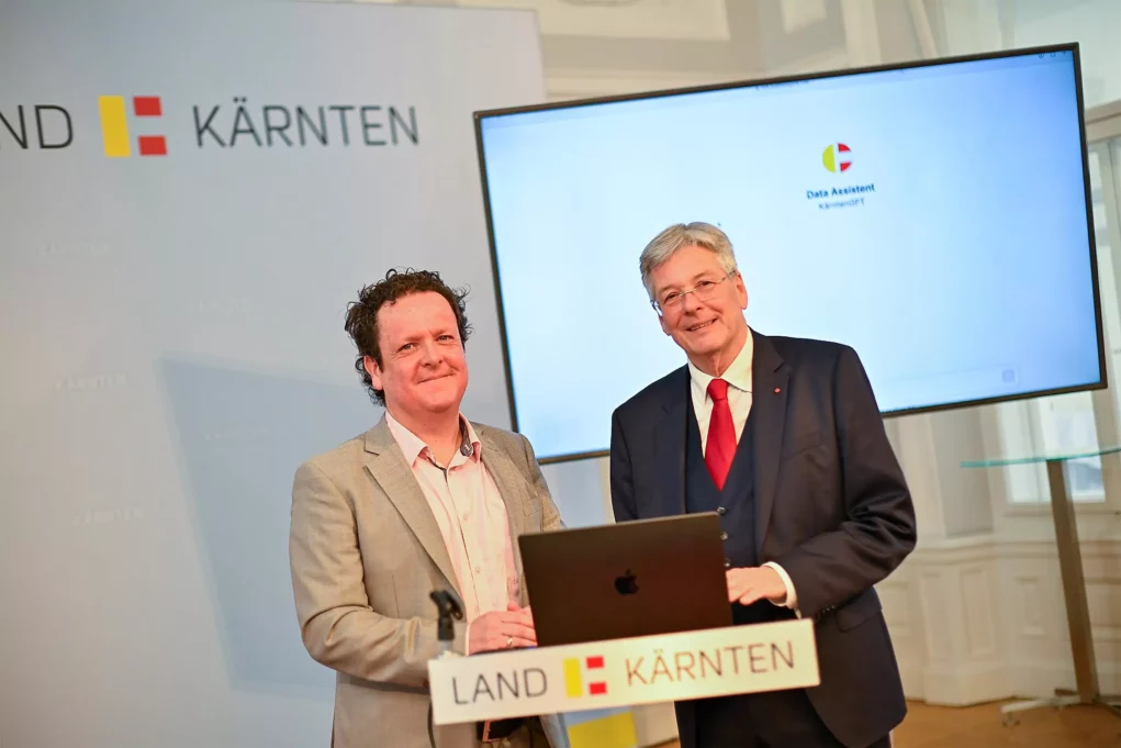 Ein Bild auf 5min.at zeigt IT-Leiter Christian Inzkoin und Landeshauptmann Peter Kaiser.