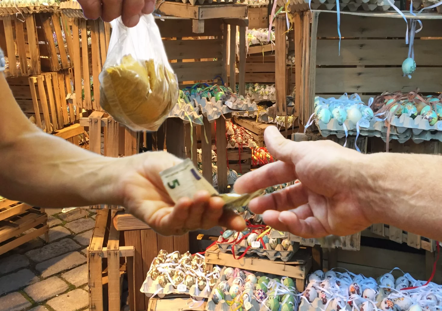 Langfinger am Ostermarkt: Betrüger brachten „Standler“ um ihr Geld