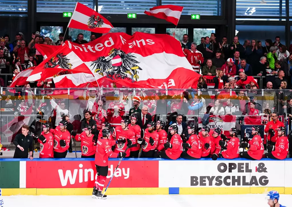 Top: Österreichs Eishockeydamen gewinnen gegen Holland mit 6:5
